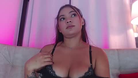 Snapshot of diamond_canela chatting on 02.26.25 diamond_canela online show from 02.26.25