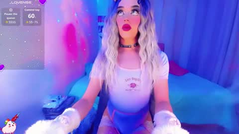 Snapshot of diamond_hott1 chatting on 10.25.25 AmayaGirl online show from 10.25.25