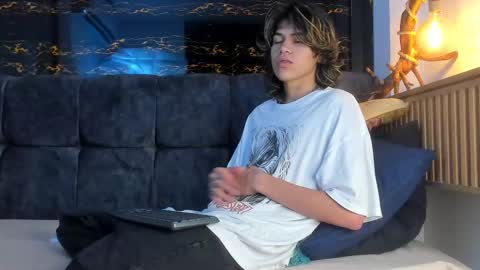 Snapshot of diamond_twink chatting on 10.10.25 diamond_twink online show from 10.10.25