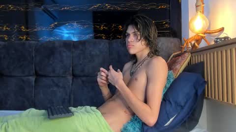 Snapshot of diamond_twink chatting on 10.15.25 diamond_twink online show from 10.15.25