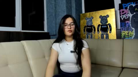 Snapshot of diana_moonn chatting on 10.21.25 Hello my name is Carolina online show from 10.21.25