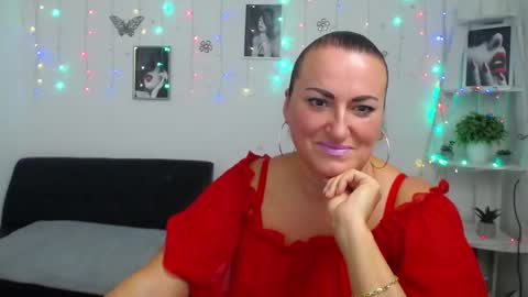 Snapshot of dianamgg chatting on 10.01.25 Diana online show from 10.01.25