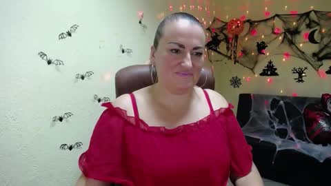 Snapshot of dianamgg chatting on 10.22.25 Diana online show from 10.22.25