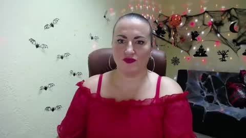 Snapshot of dianamgg chatting on 10.22.25 Diana online show from 10.22.25