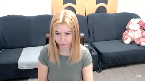 Snapshot of dianasmiey7 chatting on 02.04.25 dianasmiey7 online show from 02.04.25