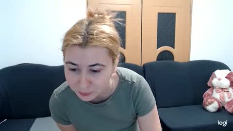 Snapshot of dianasmiey7 chatting on 02.13.25 dianasmiey7 online show from 02.13.25