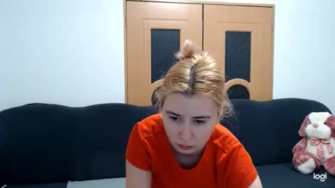 Snapshot of dianasmiey7 chatting on 02.14.25 dianasmiey7 online show from 02.14.25