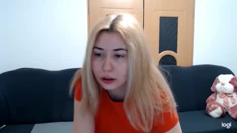 Snapshot of dianasmiey7 chatting on 02.19.25 dianasmiey7 online show from 02.19.25