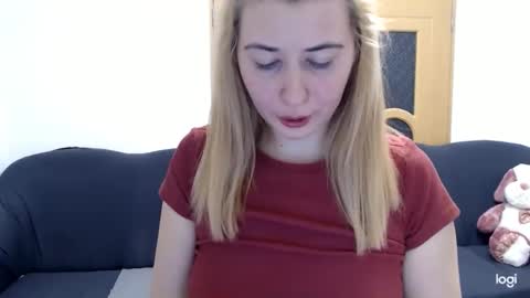 Snapshot of dianasmiey7 chatting on 03.12.25 dianasmiey7 online show from 03.12.25