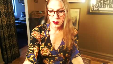 Snapshot of dianeroberts chatting on 10.07.25 Diane Roberts-Tease and Humiliation online show from 10.07.25