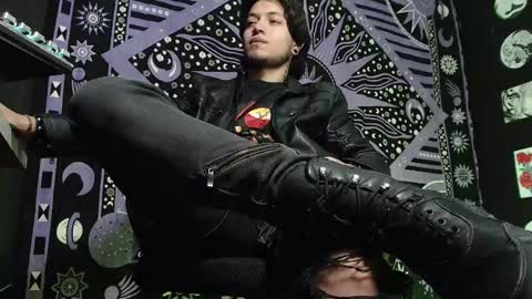 DICAPRIO online show from 02.17.25