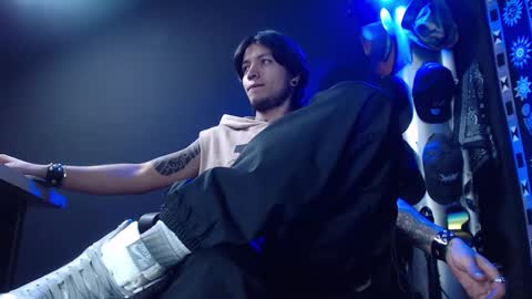 DICAPRIO online show from 02.19.25