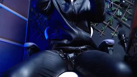 DICAPRIO online show from 12.19.25