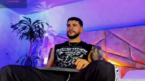 Snapshot of dickgriffith chatting on 10.06.25 Dick Griffith online show from 10.06.25