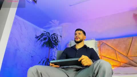 Snapshot of dickgriffith chatting on 10.12.25 Dick Griffith online show from 10.12.25