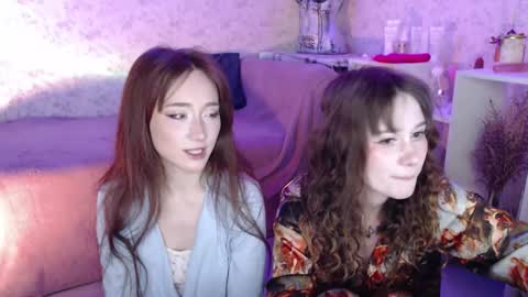 Hi im Alice 3 Im usualy online 03-10 or 17-21 UTC0 online show from 12.23.25