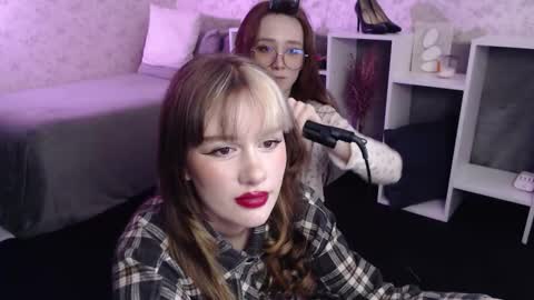 Hi im Alice 3 Im usualy online 03-10 or 17-21 UTC0 online show from 01.14.26