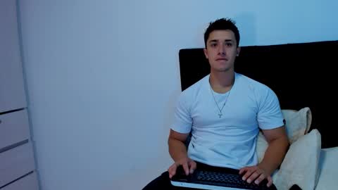 Snapshot of dilan_coy chatting on 01.20.25 Dilan Coy online show from 01.20.25