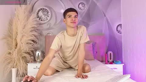 dilan_femboy_ online show from 08.04.26
