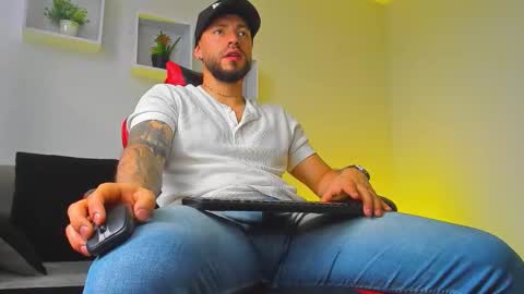 Snapshot of dimitri_master chatting on 10.05.25 Angel Dimitri online show from 10.05.25