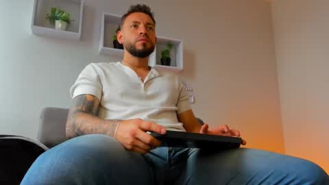 Snapshot of dimitri_master chatting on 10.06.25 Angel Dimitri online show from 10.06.25