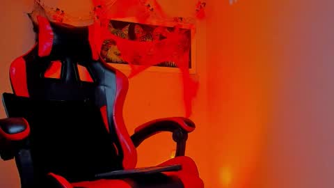 Snapshot of dimitri_master chatting on 10.19.25 Angel Dimitri online show from 10.19.25