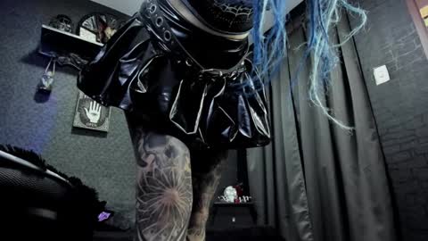 Snapshot of dimmuanddarkness chatting on 12.18.24 dimmuanddarkness online show from 12.18.24
