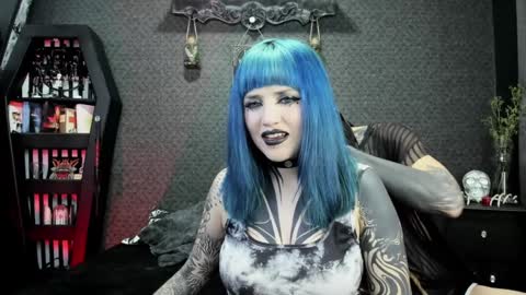 Snapshot of dimmuanddarkness chatting on 01.07.25 dimmuanddarkness online show from 01.07.25