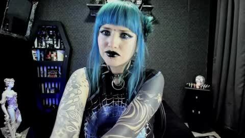 Snapshot of dimmuanddarkness chatting on 01.15.25 dimmuanddarkness online show from 01.15.25