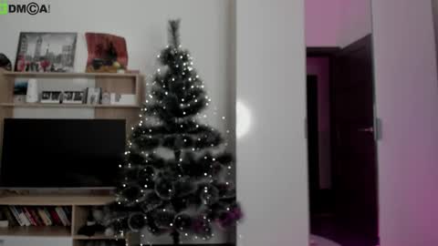 Snapshot of din_star chatting on 12.22.25 Dina online show from 12.22.25