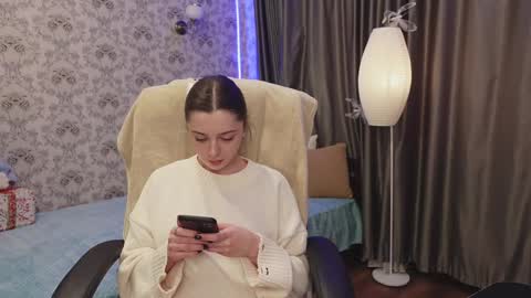 Snapshot of dinacandy chatting on 12.20.24 dinacandy online show from 12.20.24