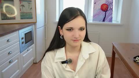 Snapshot of dinahganus chatting on 10.09.25 Rina online show from 10.09.25