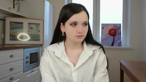 Snapshot of dinahganus chatting on 10.11.25 Rina online show from 10.11.25