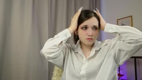 Snapshot of dinahganus chatting on 10.15.25 Rina online show from 10.15.25
