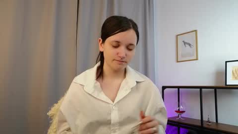 Snapshot of dinahganus chatting on 10.18.25 Rina online show from 10.18.25