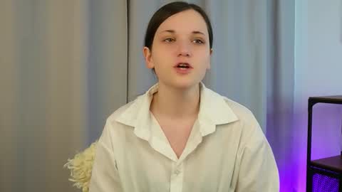 Snapshot of dinahganus chatting on 10.21.25 Rina online show from 10.21.25