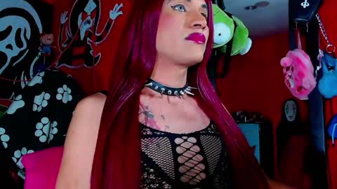 Snapshot of dirtydanezka chatting on 05.20.26 dirtydanezka online show from 05.20.26