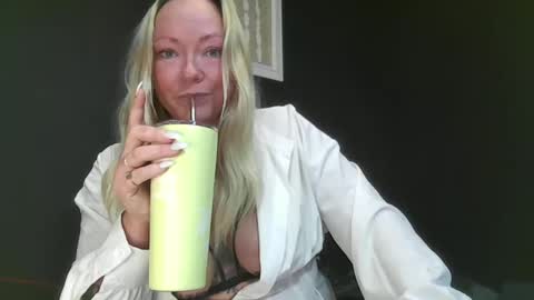 Snapshot of dirtylittlejess chatting on 10.04.25 dirtylittlejess online show from 10.04.25