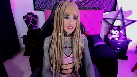 Snapshot of dirtyonix chatting on 12.01.24 ONIX  online show from 12.01.24