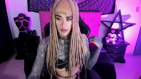 Snapshot of dirtyonix chatting on 12.04.24 ONIX  online show from 12.04.24