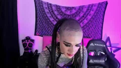 Snapshot of dirtyonix chatting on 12.13.24 ONIX  online show from 12.13.24