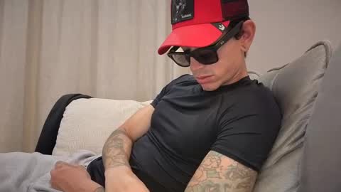 Snapshot of dirtyprettyboi chatting on 01.12.25 buy tokens with link online show from 01.12.25