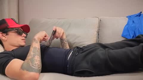 Snapshot of dirtyprettyboi chatting on 01.12.25 buy tokens with link online show from 01.12.25