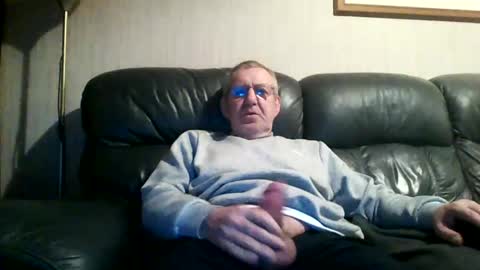 Snapshot of discovery63 chatting on 02.02.25 discovery63 online show from 02.02.25