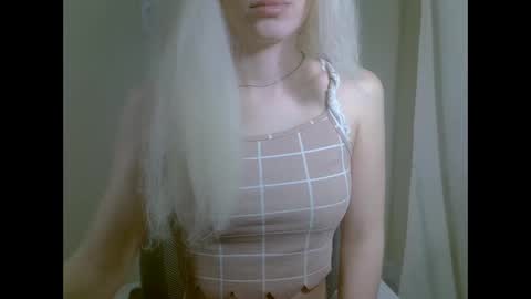 DitaMilton online show from 10.05.25