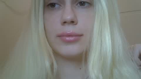 Snapshot of ditamilton chatting on 04.25.26 DitaMilton online show from 04.25.26