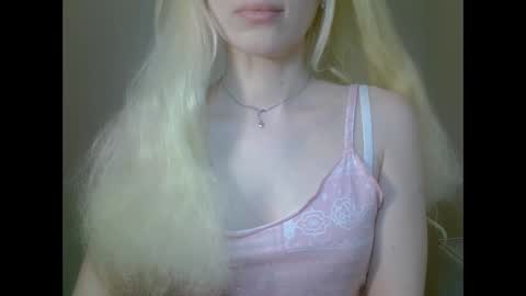 Snapshot of ditamilton chatting on 04.30.26 DitaMilton online show from 04.30.26