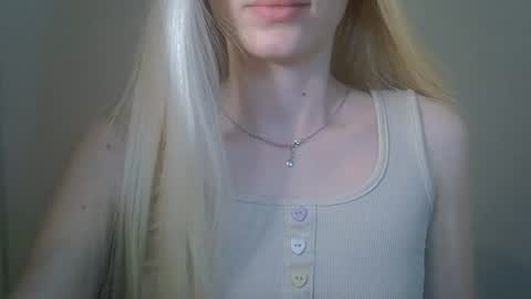 Snapshot of ditamilton chatting on 06.19.26 DitaMilton online show from 06.19.26