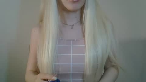 Snapshot of ditamilton chatting on 06.26.26 DitaMilton online show from 06.26.26