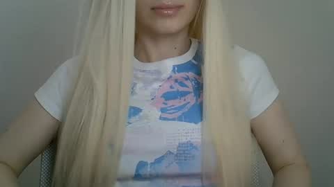 Snapshot of ditamilton chatting on 07.15.26 DitaMilton online show from 07.15.26